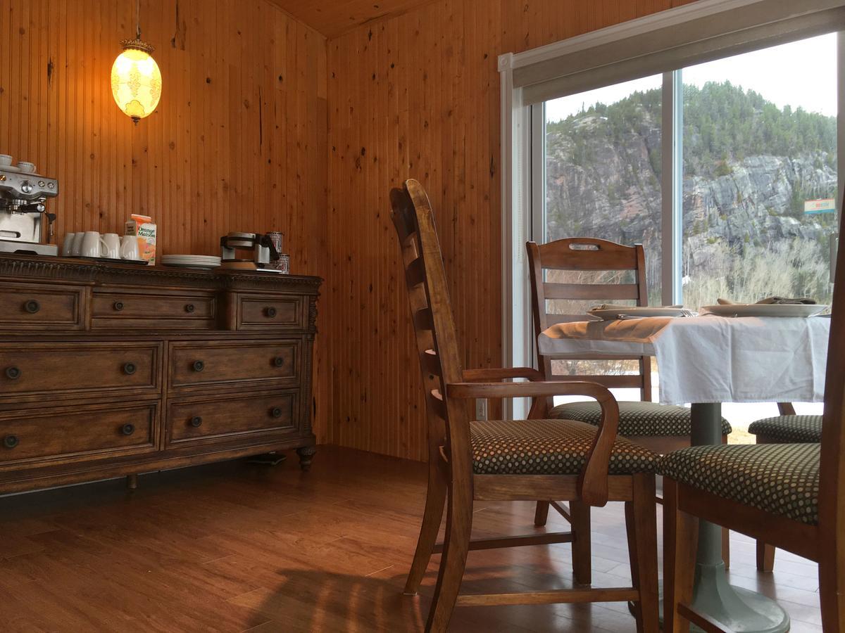 La Chouette Viree Bed and Breakfast Grandes-Bergeronnes Eksteriør billede